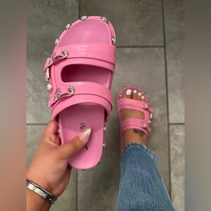 🎀Barbie Pink Studded Slide Sandals – Casual & Cute Summer Vibes